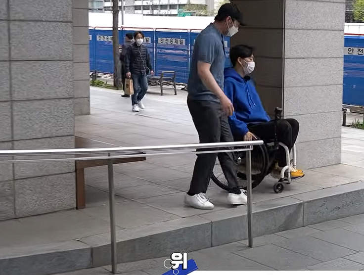 박위 스타벅스 경사로 논란으로 욕먹는이유 (4)