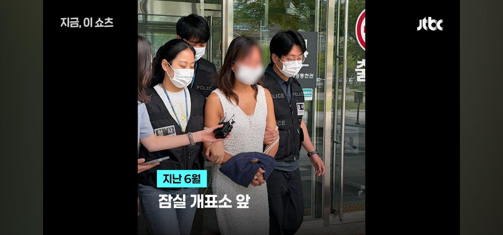 경찰 얼굴에 침뱉은 40대여성