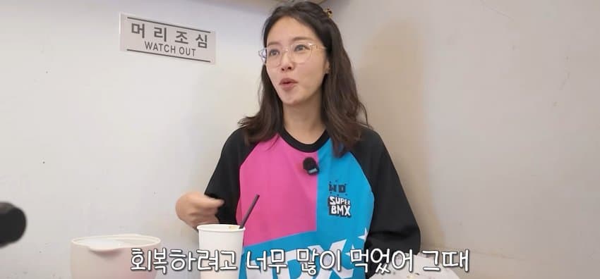 유튜브에서 가슴 성형 고백한 황정음.... (34)