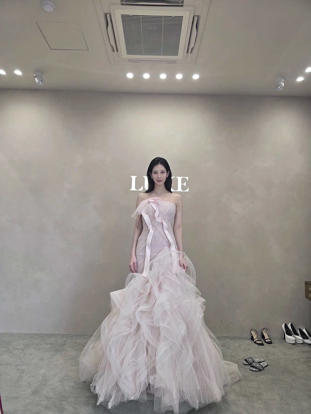 서현 인스타에 올라온 시상식 드레스 피팅 사진 (3)