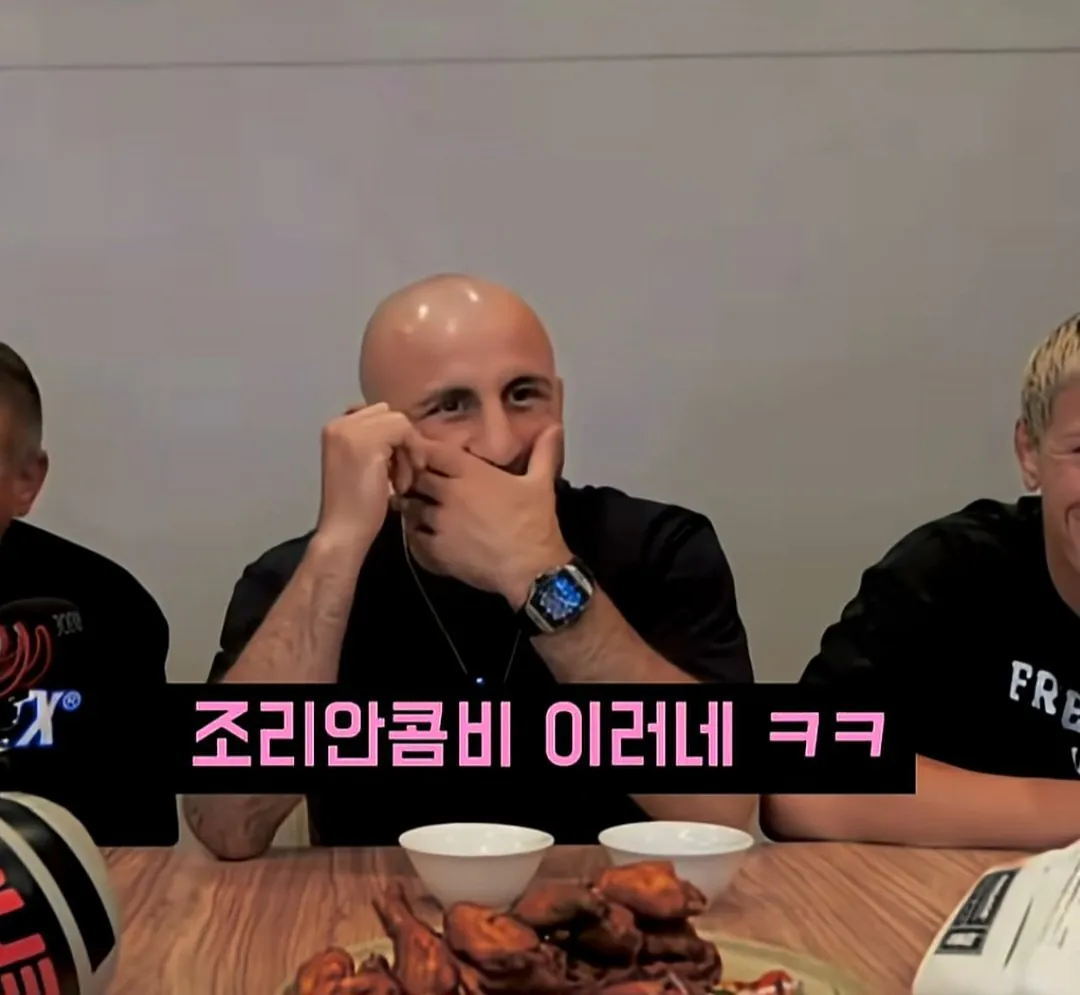 [스압] 유튜브 라방중 한국인 시청자한테 낚인 UFC 챔피언 (12)