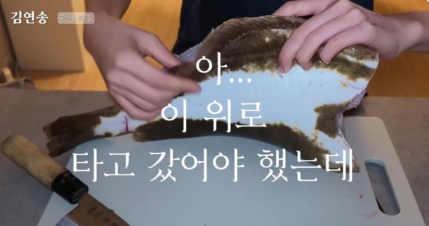 이뻐서 서비스 받는 나폴리맛피아 오른팔 05년생 파스타미녀 요리사 (25)