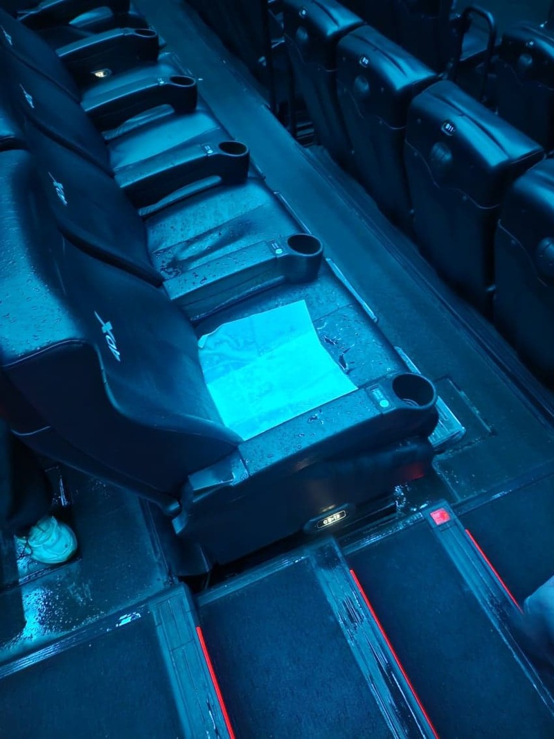 용산 4dx 영화 보던 사람들에게 물벼락이 ㄷㄷ (3)