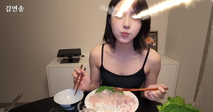 이뻐서 서비스 받는 나폴리맛피아 오른팔 05년생 파스타미녀 요리사 (45)