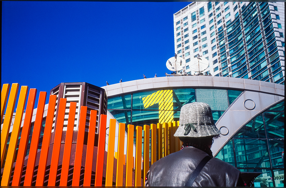 [Velvia50] 지하철 한 정거장 지나서 내림 (13)