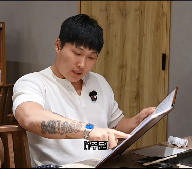 마운자로 맞고 있는데 식욕 폭발한 스윙스 (15)