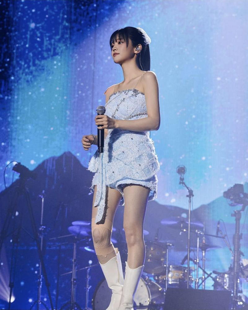 QWER 공식 SNS 사진 업로드 근황 (13)