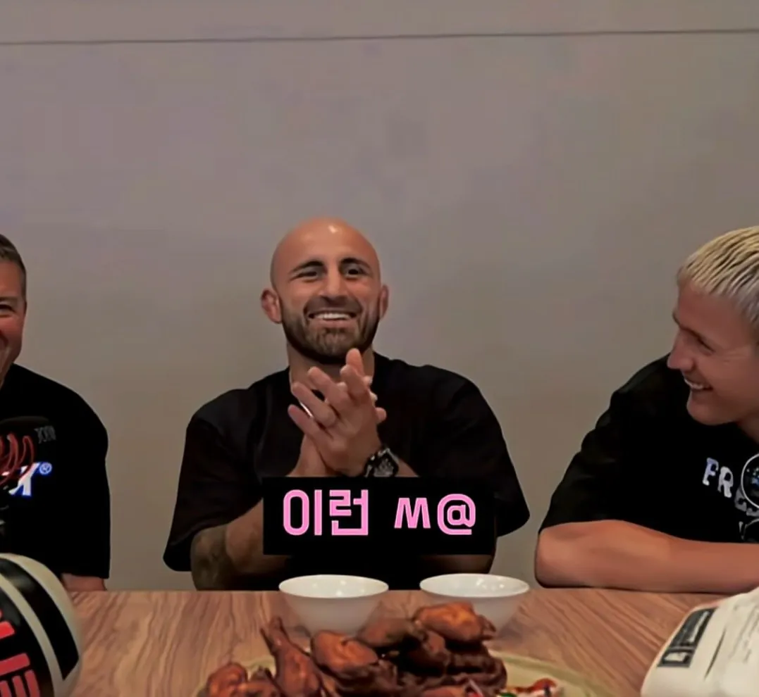 [스압] 유튜브 라방중 한국인 시청자한테 낚인 UFC 챔피언 (11)