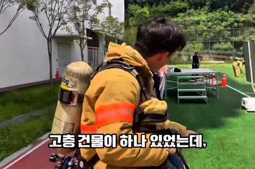 살자하려던 10대 소녀를 단 1분 만에 설득한 소방관 (3)