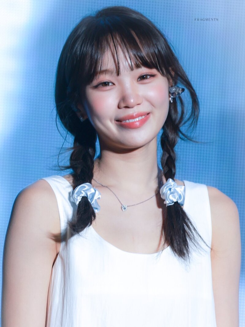 짱갈래로 머리땋은 김채원 (4)