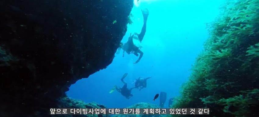 깊이를 알 수 없는 수중동굴에서 완전히 사라진 남자 (17)