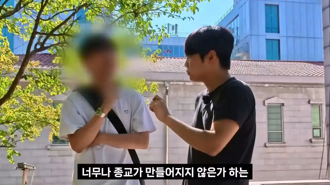 종교는 인간이 만들었다는 서울대생, 목사는 답할 수 있을까.mp4_20261001_153621.672.jpg 서울대생이 목사에게 말하는 종교는 인간이 만든것이라는 이유