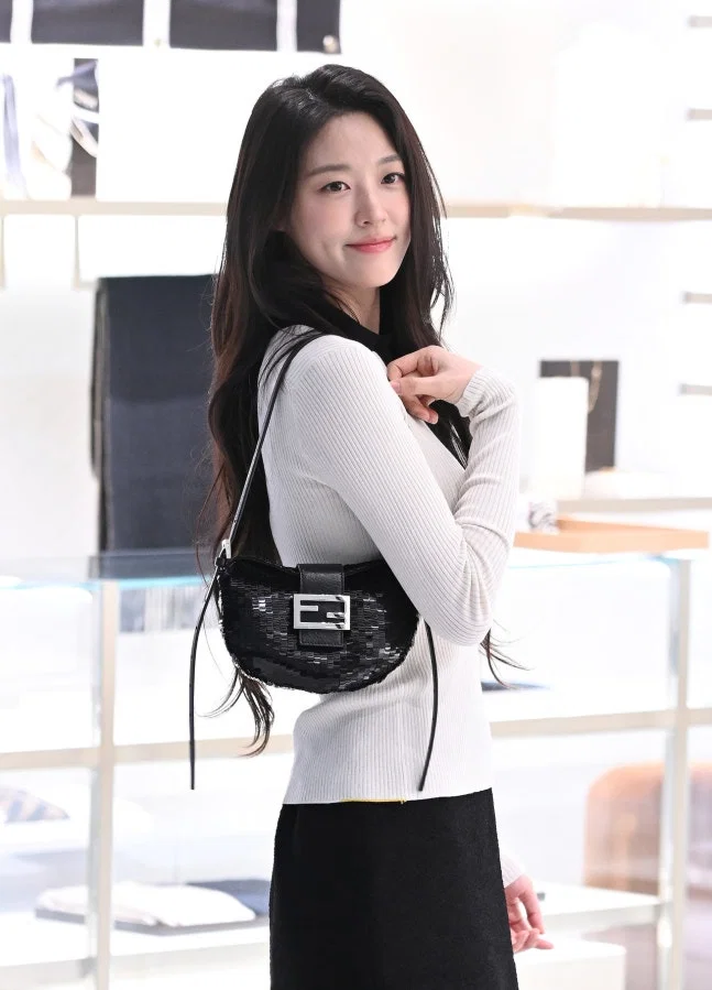 오늘 공식석상 헤메코 반응 좋은 설현 근황 (8)
