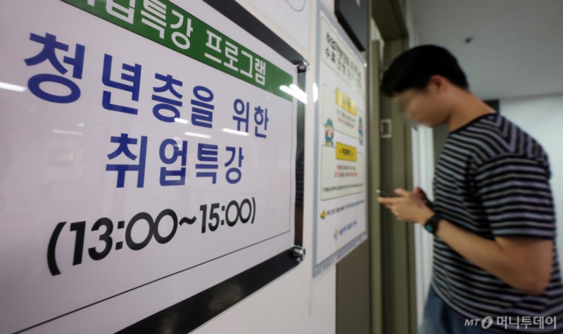 "일할 사람 없어" 난리인데..."일할 곳 없어" 청년 月70만명 (6)