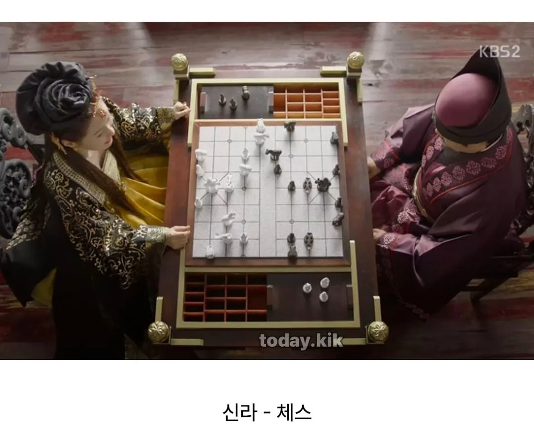 퓨전사극을 하려면 아예 뻔뻔 해야함.jpg