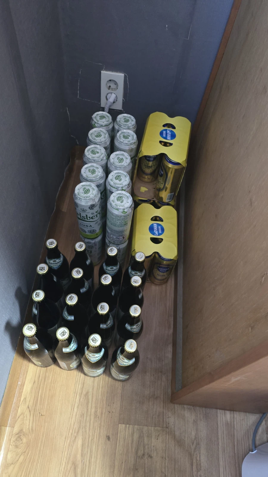 싱글벙글 맥주 30리터 챙기고 돌아오는데 (2)