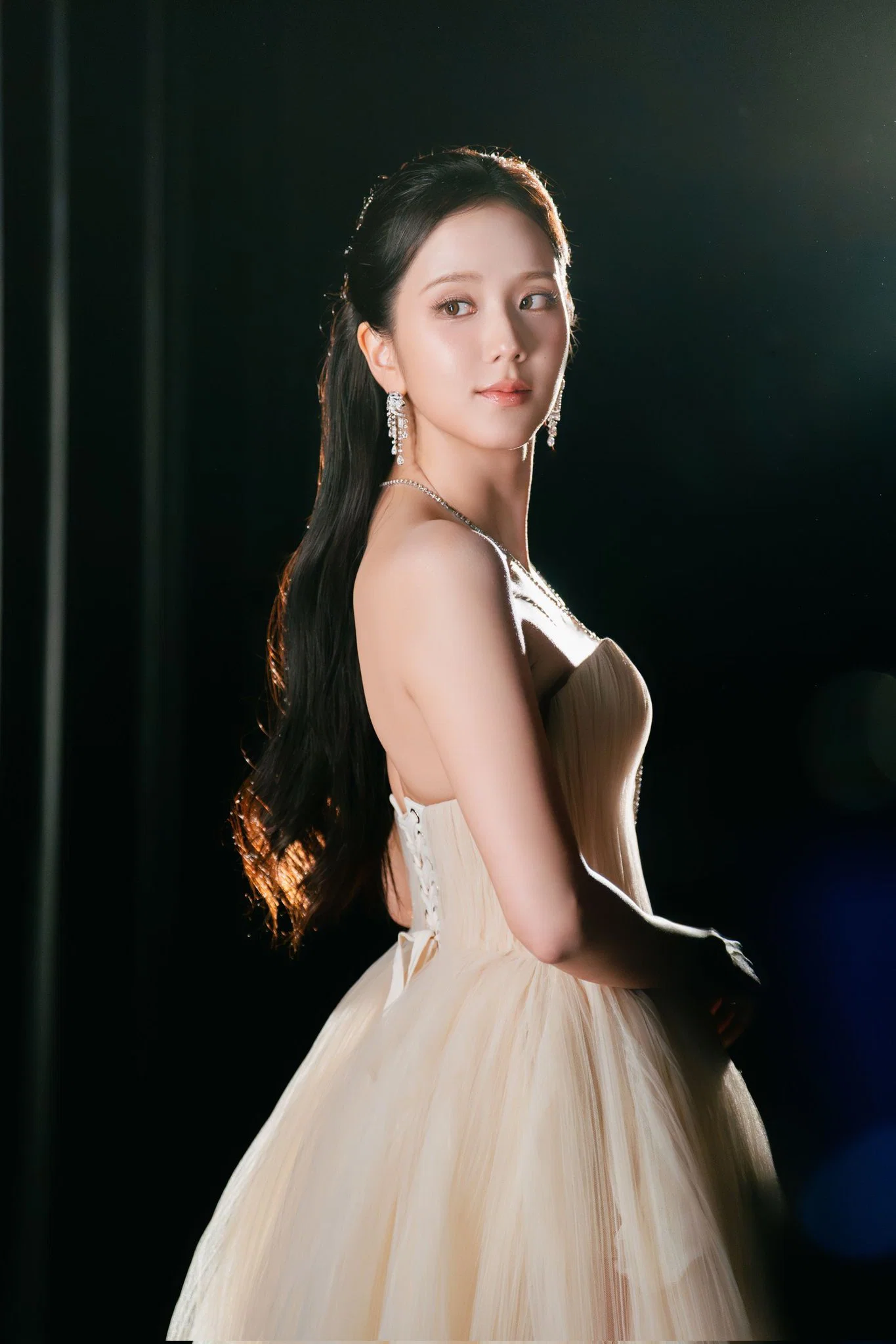 블랙핑크 지수 까르띠에 블랙 vs 화이트....... (13)