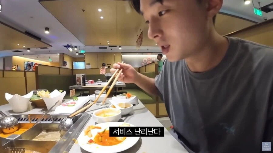 훠궈 처음 먹는 손님을 본 가게 직원들 (23)