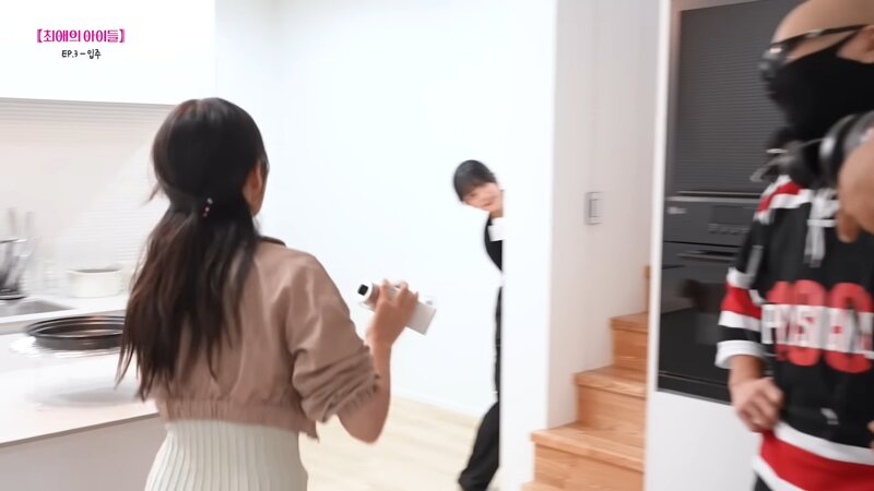 마젠타 쵸단 - 나랑 몇 번 자봤잖아. 숙면해 봤잖아. 조금 더듬을 뿐. (17)