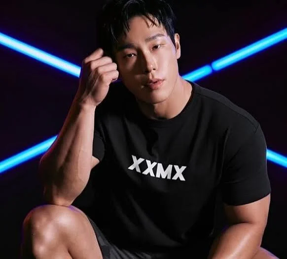 아겜 축구 인터뷰가 문제 없는거면 얘는 왜 욕먹음?