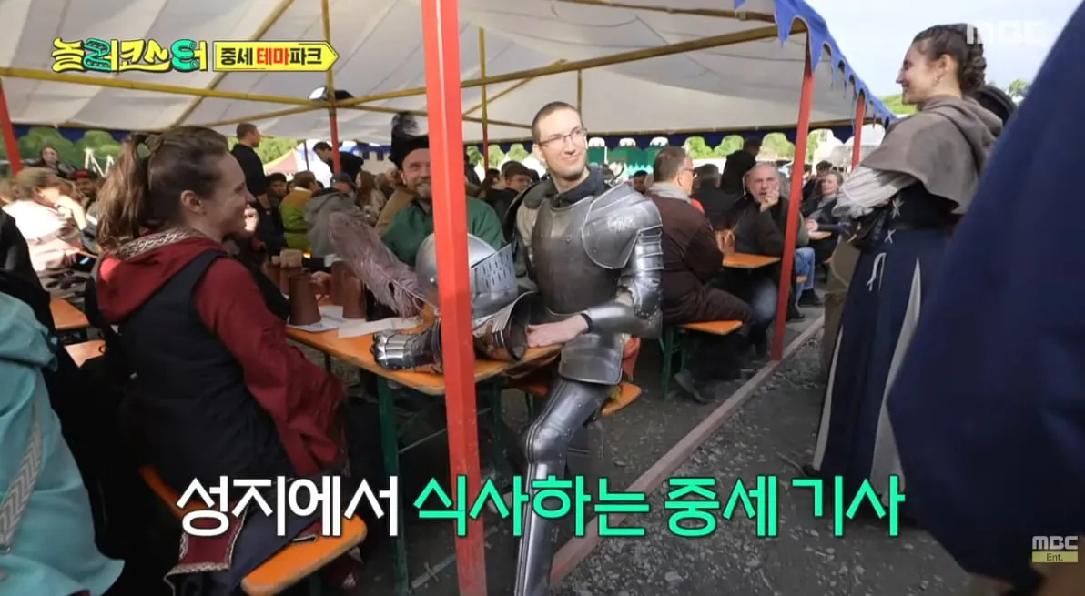 갑옷 입고 용고기 먹는다는 독일의 중세 축제…jpg
