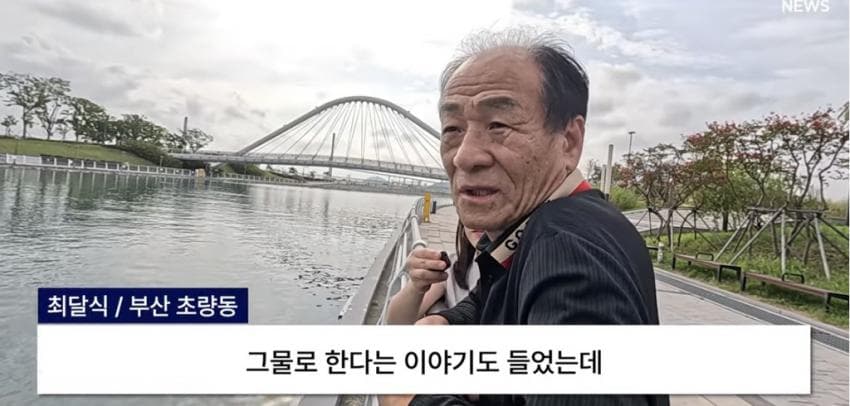 싱글벙글 부캉이 생각에 우는 부산 할배 (16)
