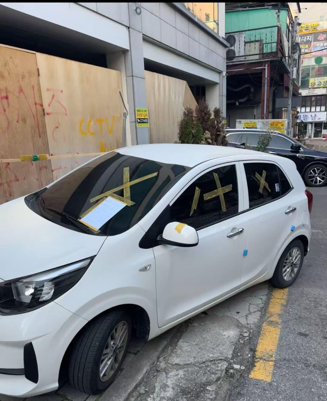 창고 앞에 주차해서 열받아 쓴 경고문