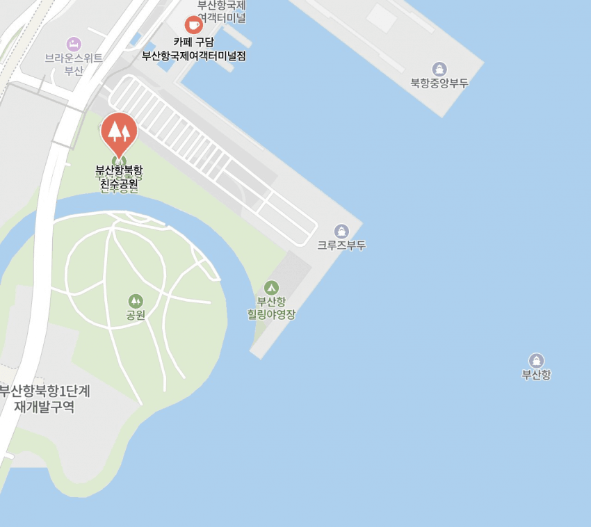 부산 북항에 3~4m길이 상어 출몰ㄷㄷ (4)