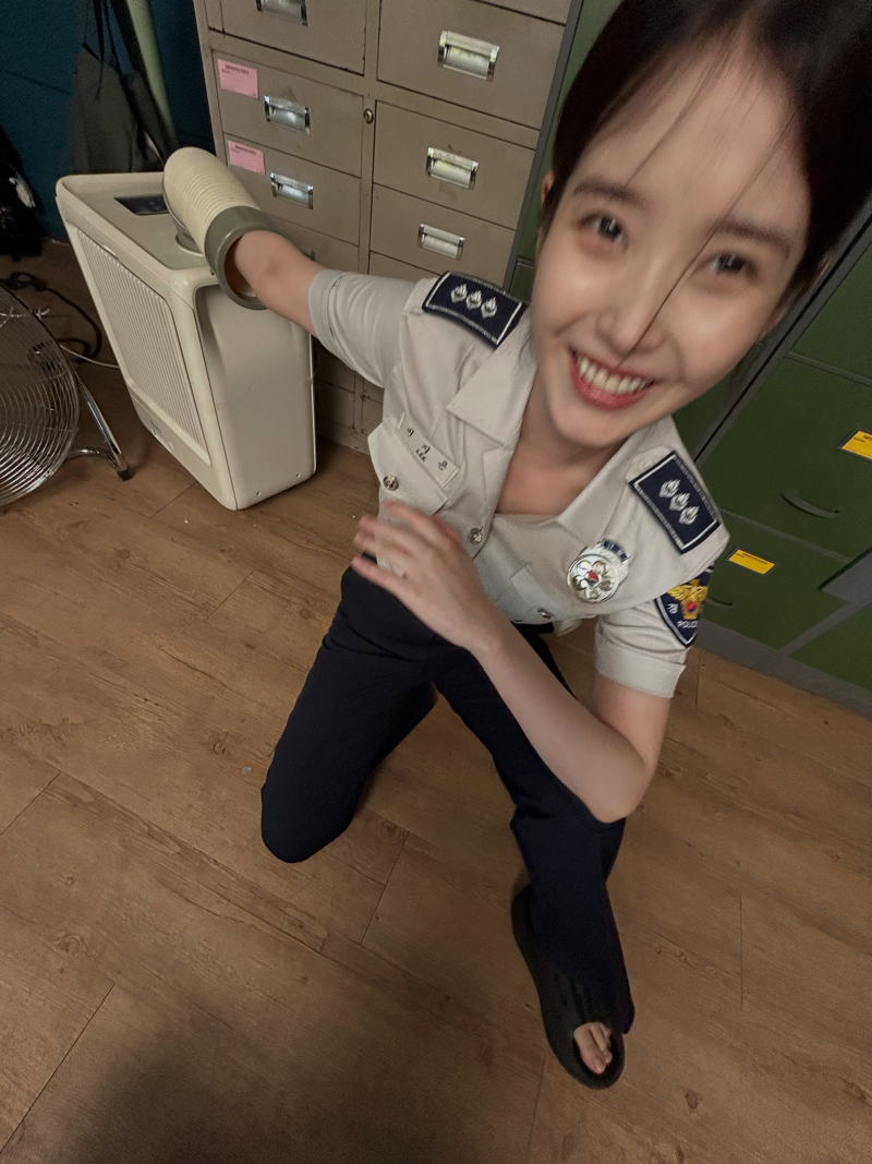 아이유 인스타 신곡 뮤비 포토 (7)