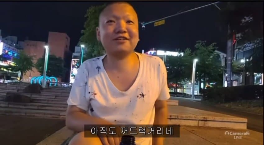 싱글벙글 10년 후 학폭 가해자를 만난 피해자 (8)