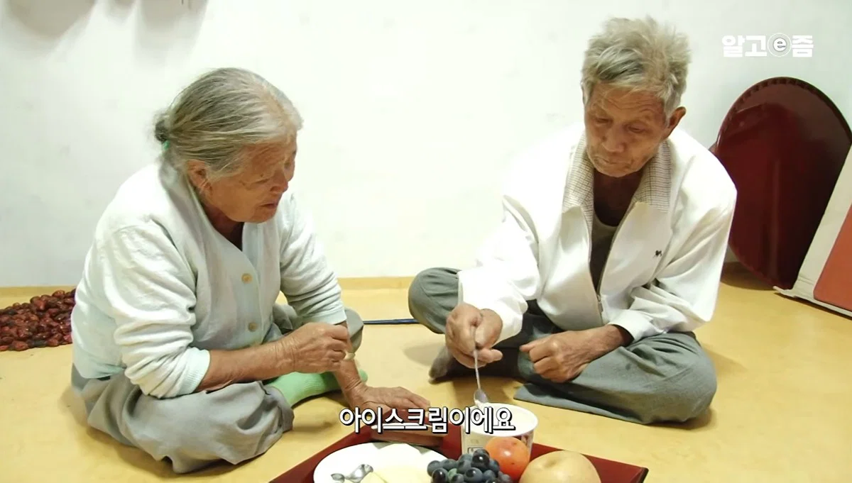 역시 사랑받는 여자는 티가난다 할머니 표정이 처음부터 끝까지 밝으시네 (29)
