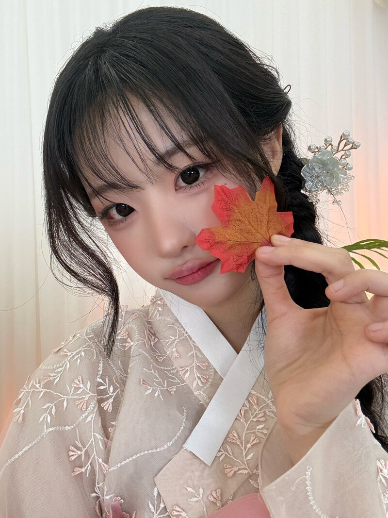 한복입은 QWER 히나