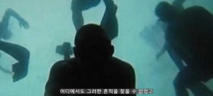 깊이를 알 수 없는 수중동굴에서 완전히 사라진 남자 (48)