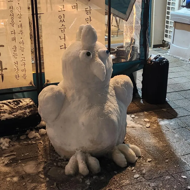 통닭집 앞 눈사람