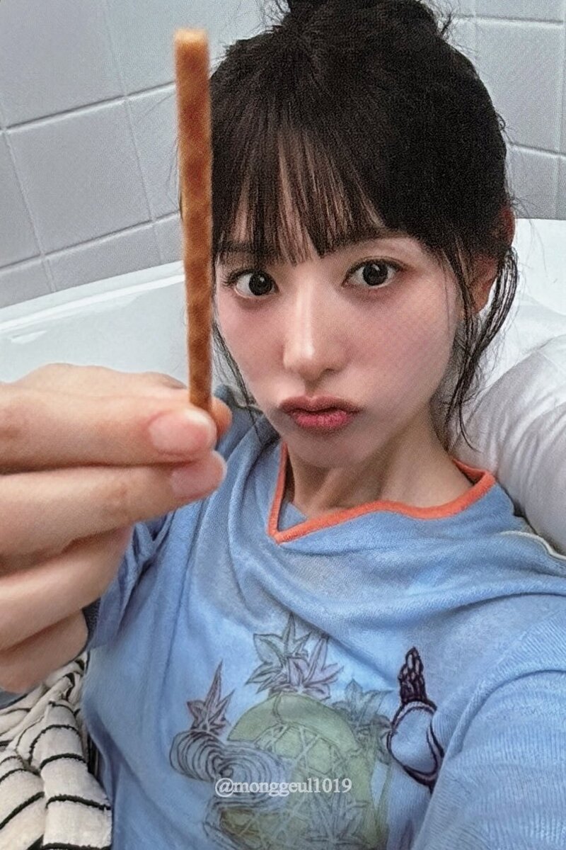 보기 힘들다는 배우 김지원 셀카 ㄷㄷ (2)