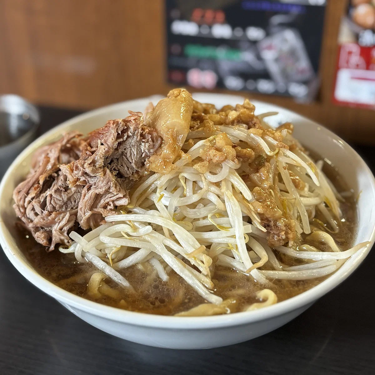 이중에서 AI가 아닌 진짜 라면 사진을 찾아보세요 (1장만 진짜) (3)