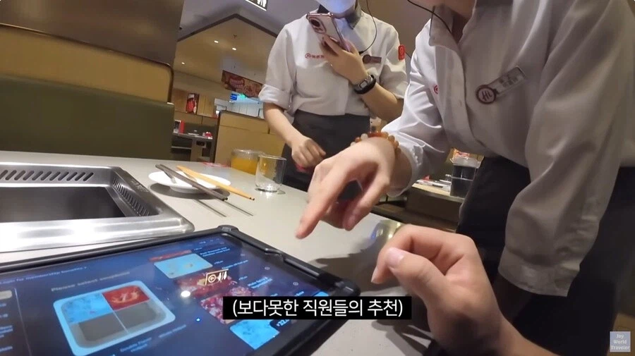 훠궈 처음 먹는 손님을 본 가게 직원들 (6)