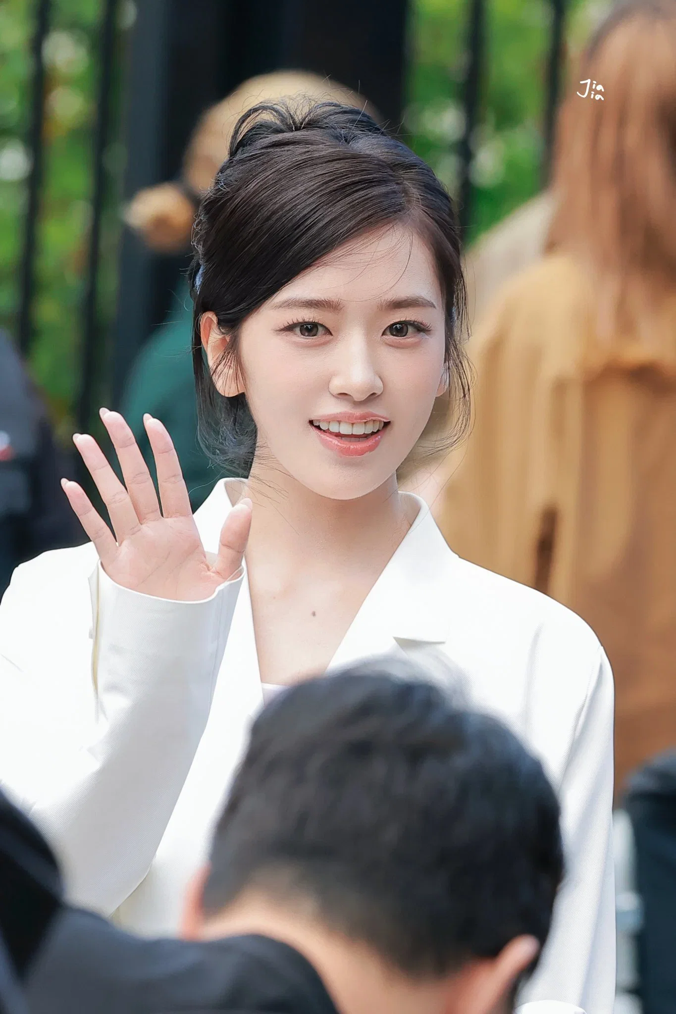 오늘자 파리 라코스테 패션쇼 참석해서 비주얼 반응 좋은 아이브 안유진 (2)