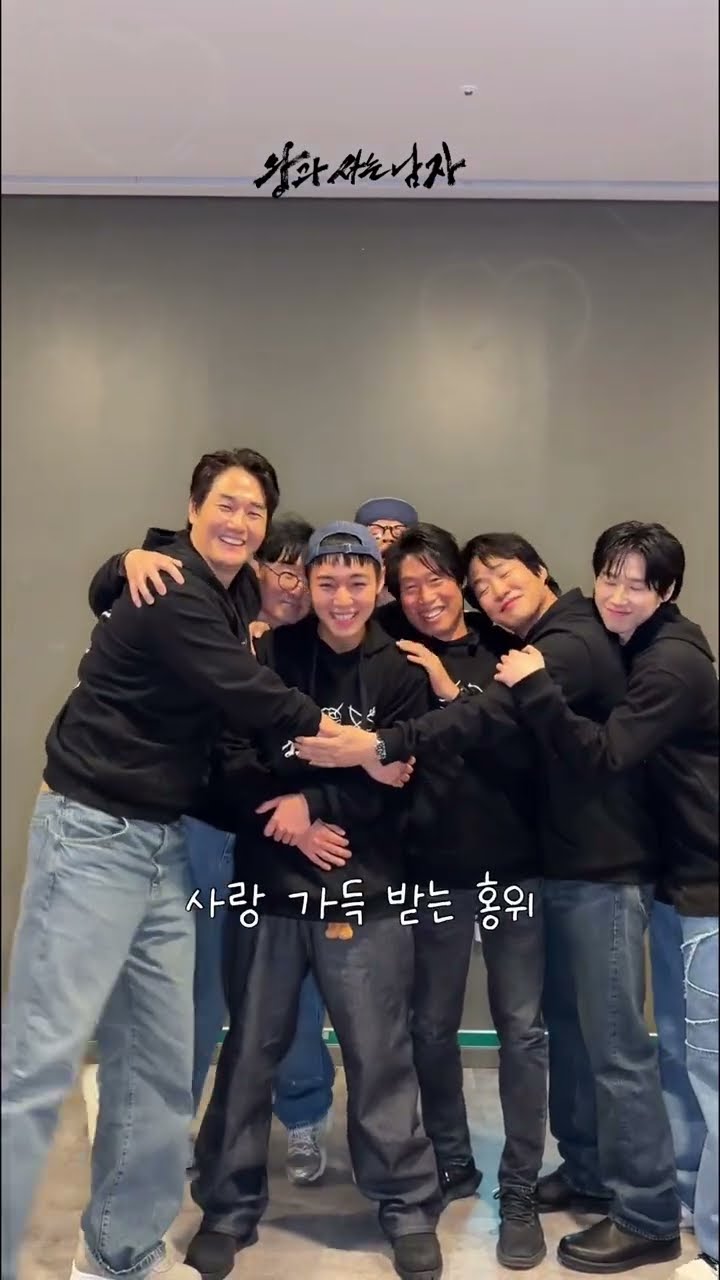 왕과 사는 남자 홍위가 안아달라는데  어찌 지나칠 수 있겠소이까...🥹🫂 왕사남즈 꽉안아!!!!!