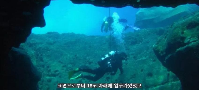 깊이를 알 수 없는 수중동굴에서 완전히 사라진 남자 (4)