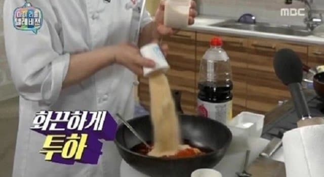 의외로 떡볶이를 맛있게 만들어주는 마법 재료 (4)