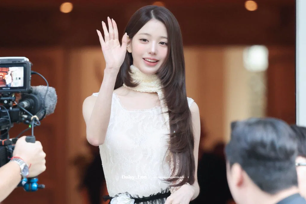 실시간 디올 2027 파리 패션쇼 참석한 장원영...twt