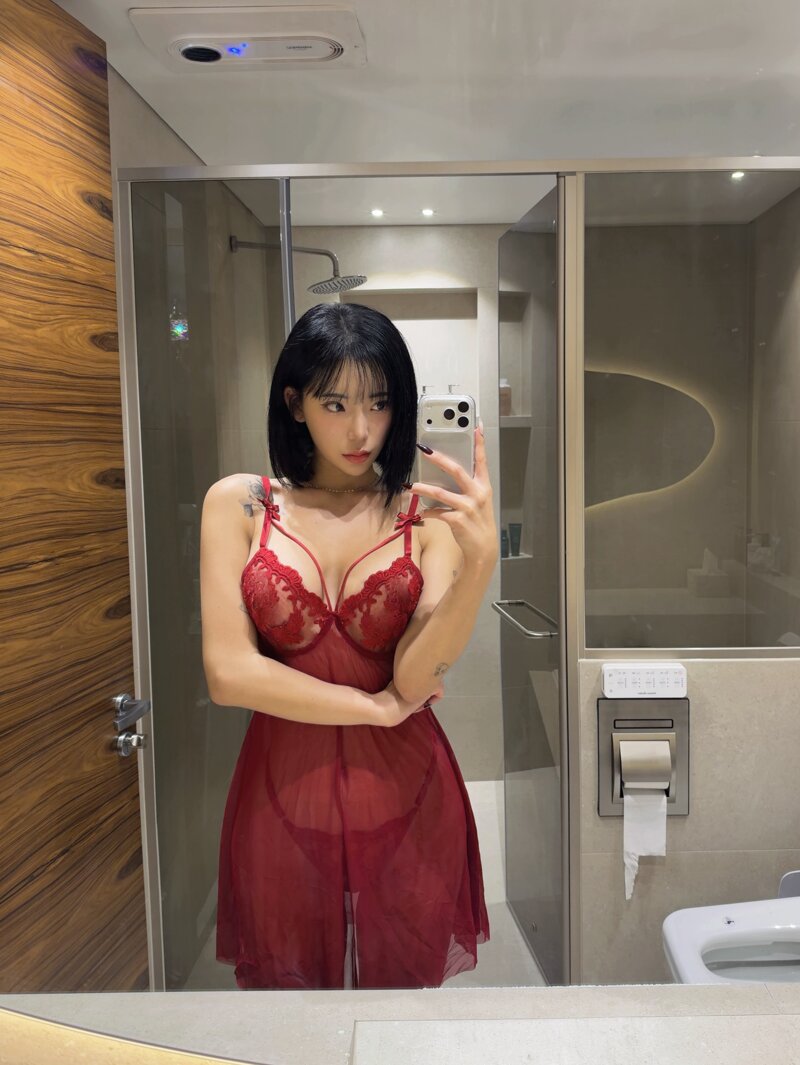 후방 ㅡ 채령 인스타