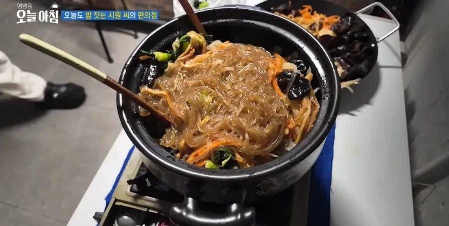 학생들에게 무료로 밥을 주는 편의점 사장님 (23)