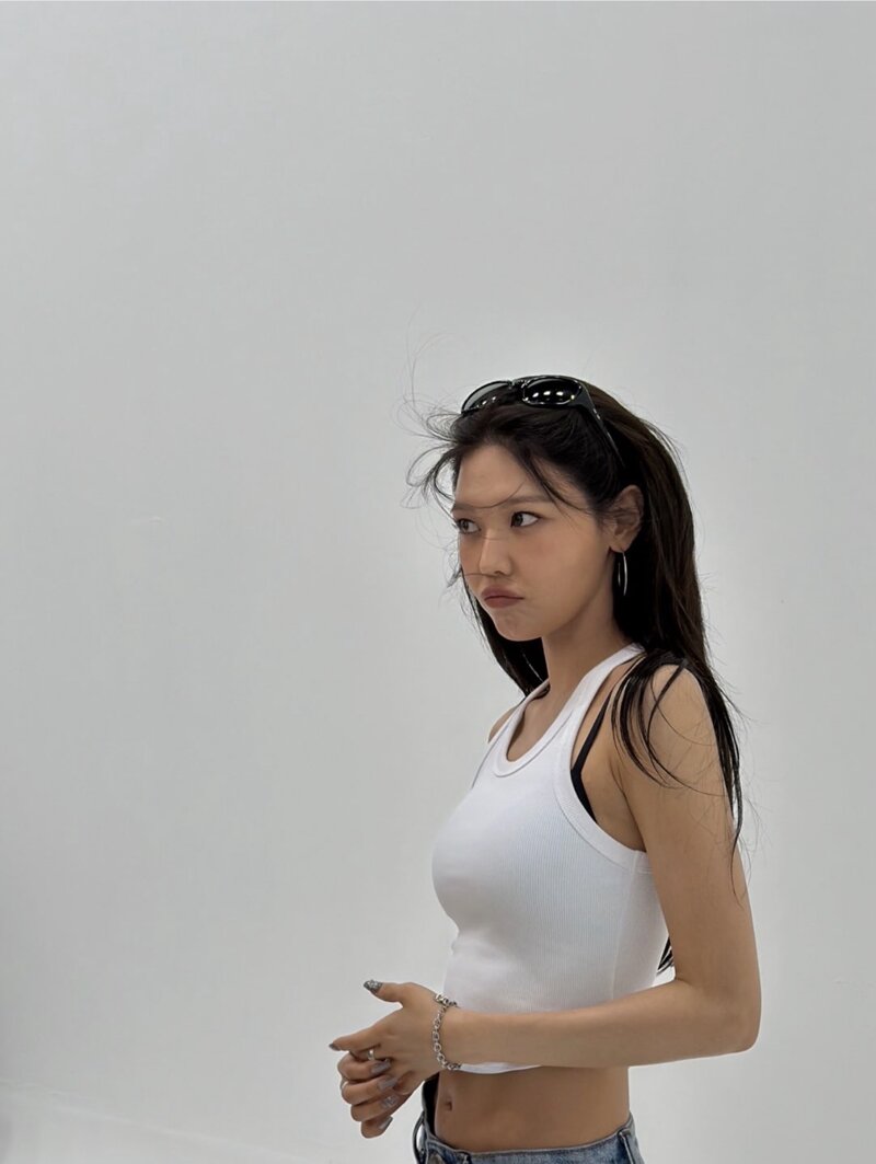 이번에 데뷔한 걸그룹 막내 (3)