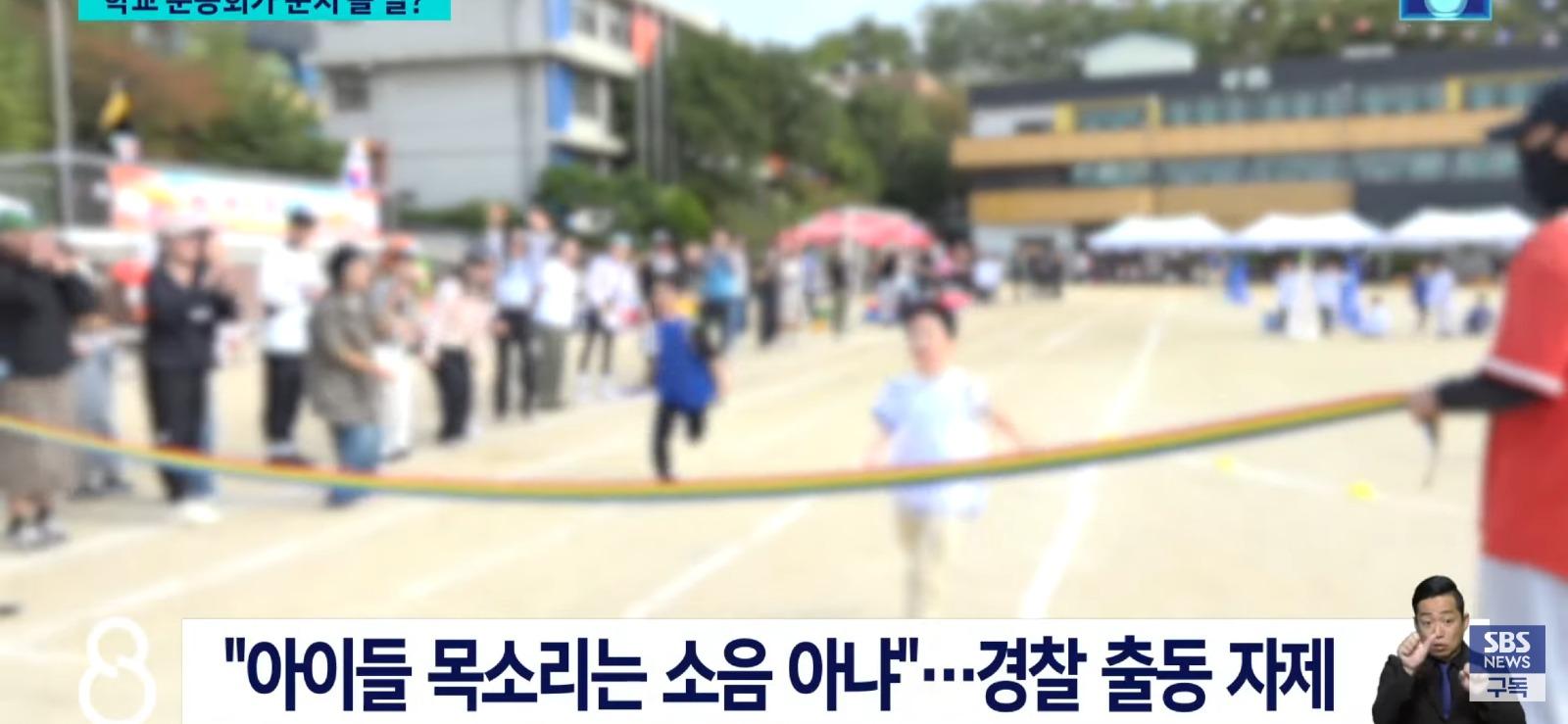 주민 눈치 보는 학생들, 포스터 다 뜯겼다. (15)