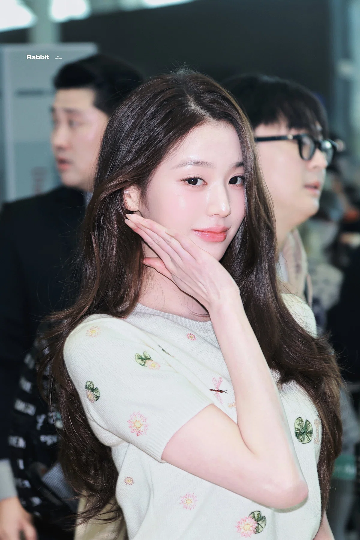 파리 디올쇼 참석하는 듯한 오늘자 아이브 장원영 출국 (12)