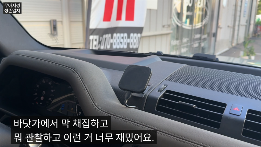 갯벌에서 식자재 해결하는 여자 (2)