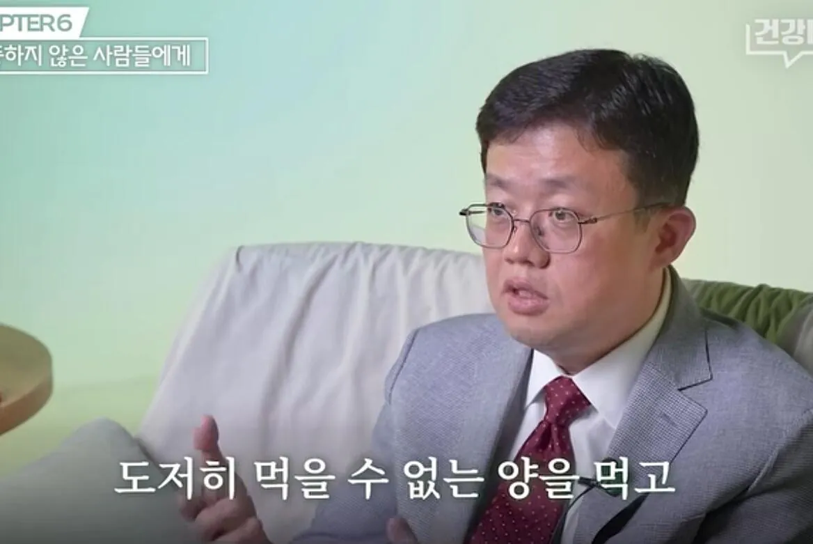 싱글벙글 뚱뚱한 사람은 계속 먹는걸 생각한다 (13)