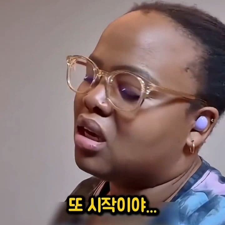 싱글벙글 한국어는 왜 계속 먹는지 이해가 안되는 외국인 (32)